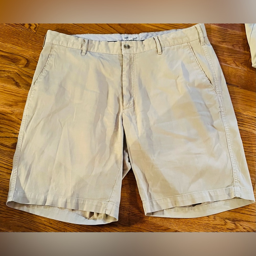 Peter Millar Men’s Khaki Flat Front Shorts, Size 35, EUC